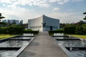 Front view of the memorial tower at UN Memorial Cemetery