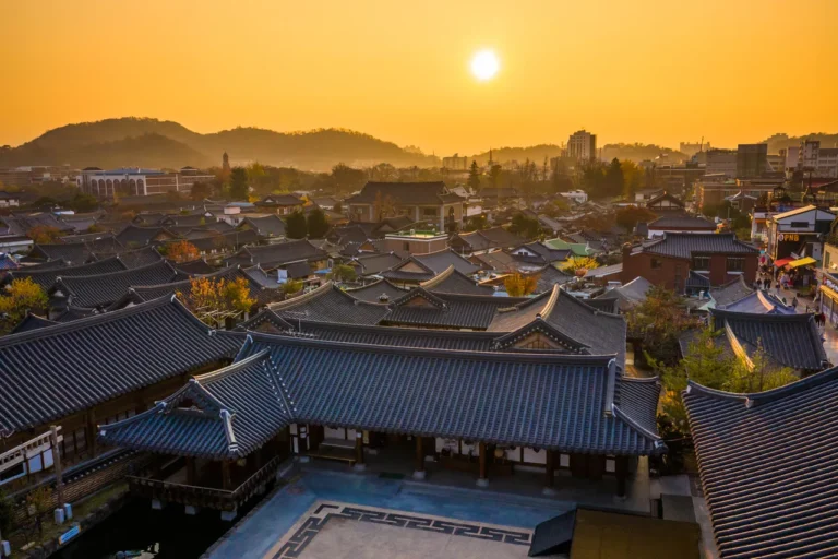 Jeonju Day Trip from Busan: Hanok Village & Jeonju Nambu Market