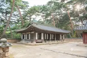 Traditional tile house in Cheongnyeongpo