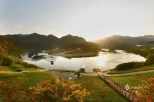 Sunset view of Cheongnyeongpo and river