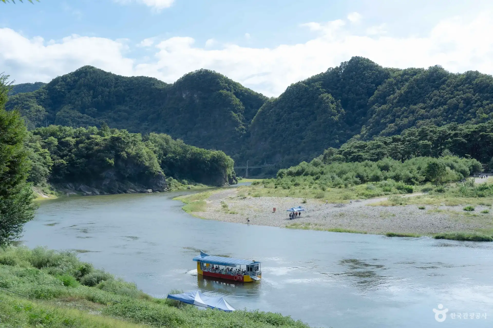 Boat on Seogang River toward Cheongnyeongpo