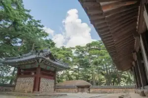 Cheongnyeongpo Danjongoso tile roof house