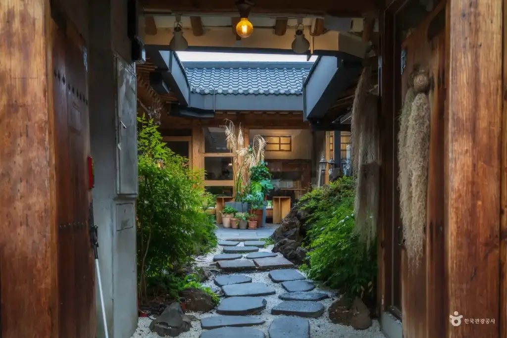 Ikseon-dong Hanok Street