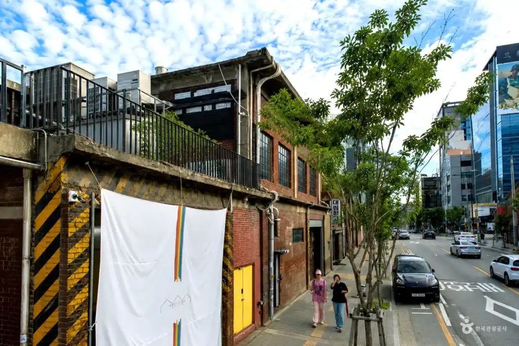 Seongsu-dong Cafe Street