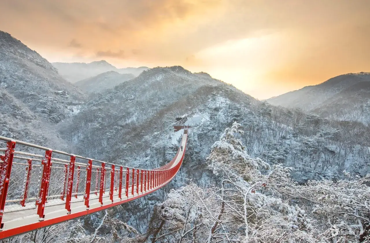 Gamaksan Suspension Bridge winter