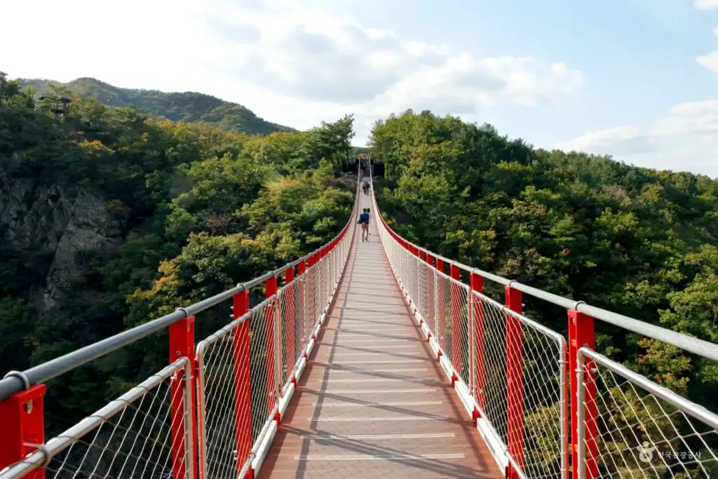 Gamaksan Suspension Bridge walkway