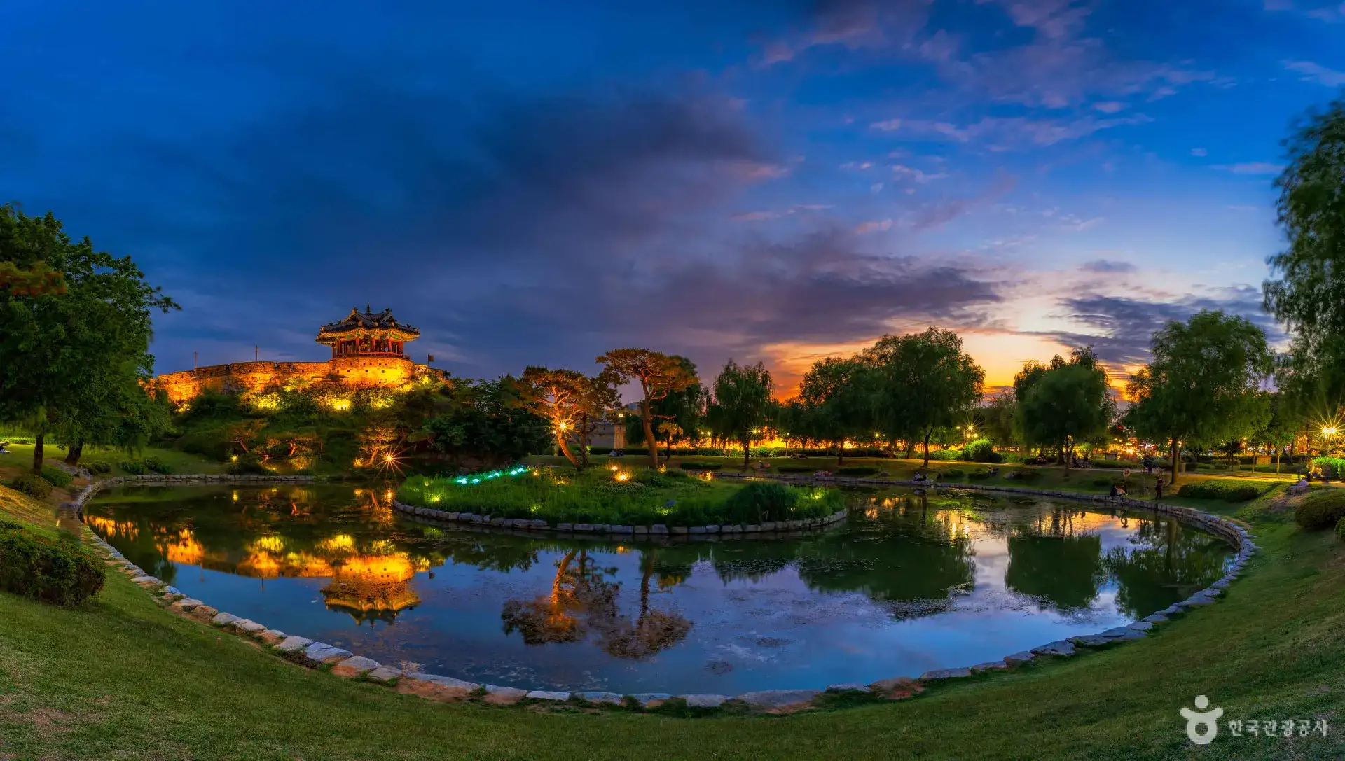 Yongyeon Pond and Banghwasuryujeong Pavilion