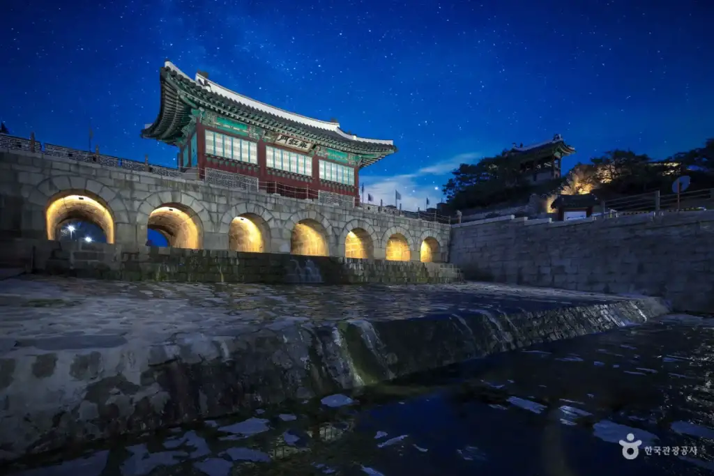 Night view of Hwahongmun Gate over the stream