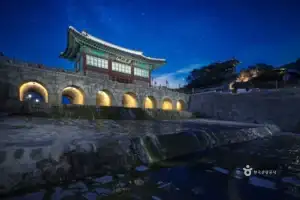 Night view of Hwahongmun Gate over the stream
