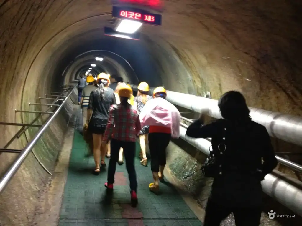 Tunnel Tour Walk