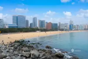 Rocky coast next to Haeundae beach