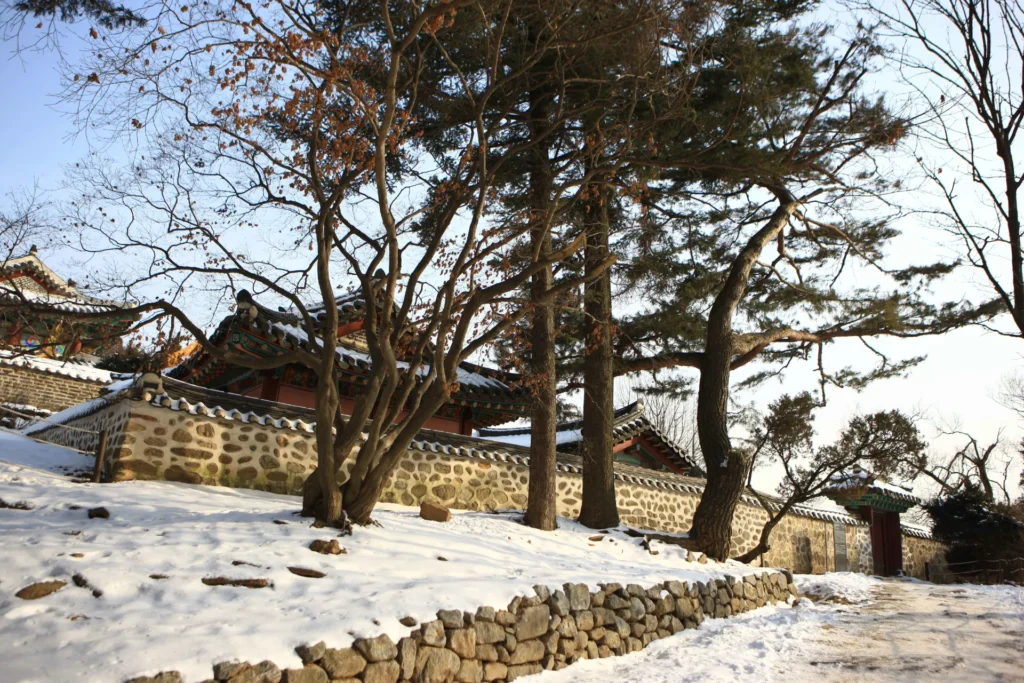 Snowy path leading to Sueojangdae